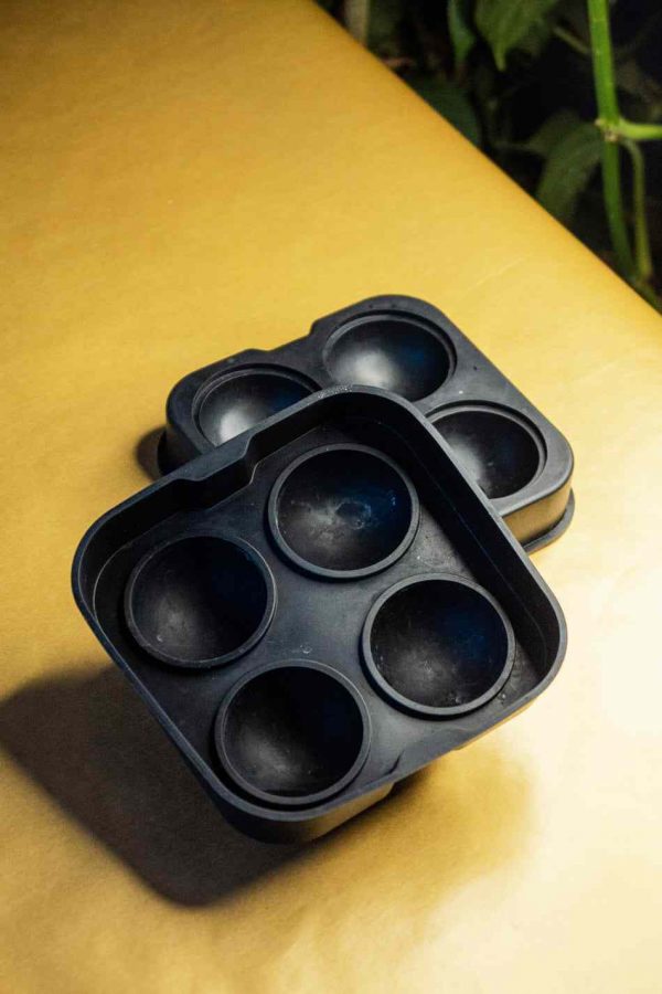 Bandeja de silicone premium para fazer 6 bolas de gelo perfeitas - Acessório de cozinha de alta qualidade, ideal para drinks frescos.