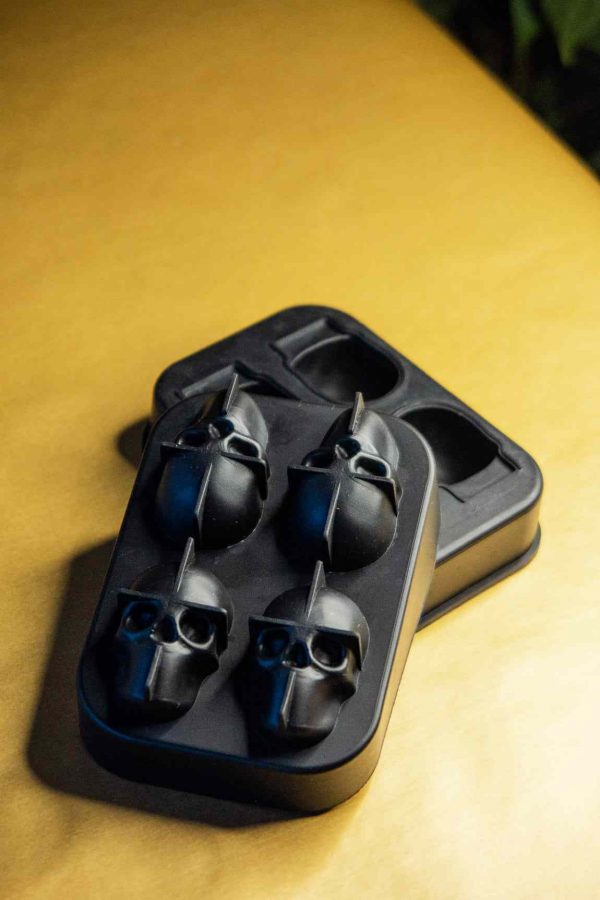 Bandeja de silicone para gelo em cubos, resistente e prática - ideal para o verão. Compre já a sua!