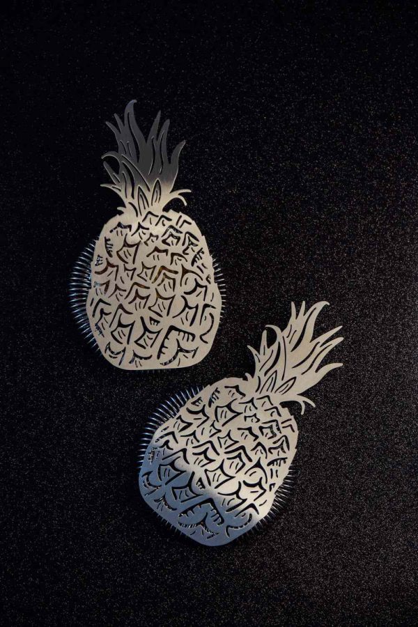 Descubra a elegância do Coador de Ananás Prateado - Acessório sofisticado para a sua cozinha. Ideal para preparar sumos frescos e saudáveis.