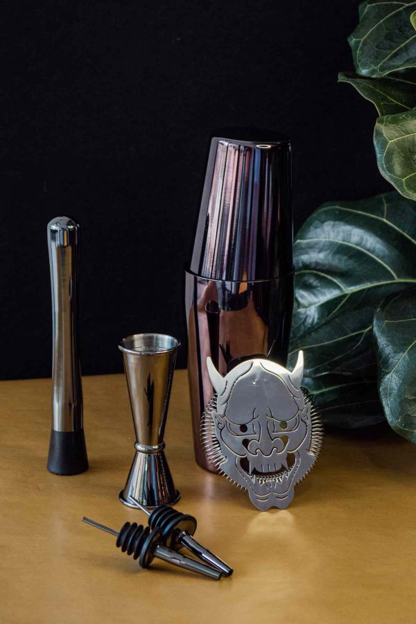 Conjunto elegante de barras pretas brilhantes para um design moderno e luxuoso. Adicione sofisticação à sua casa com este kit exclusivo.