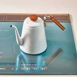 Experience precision grinding with the HARIO Mini Mill + Grinder, perfect for achieving fresh coffee grounds at home.